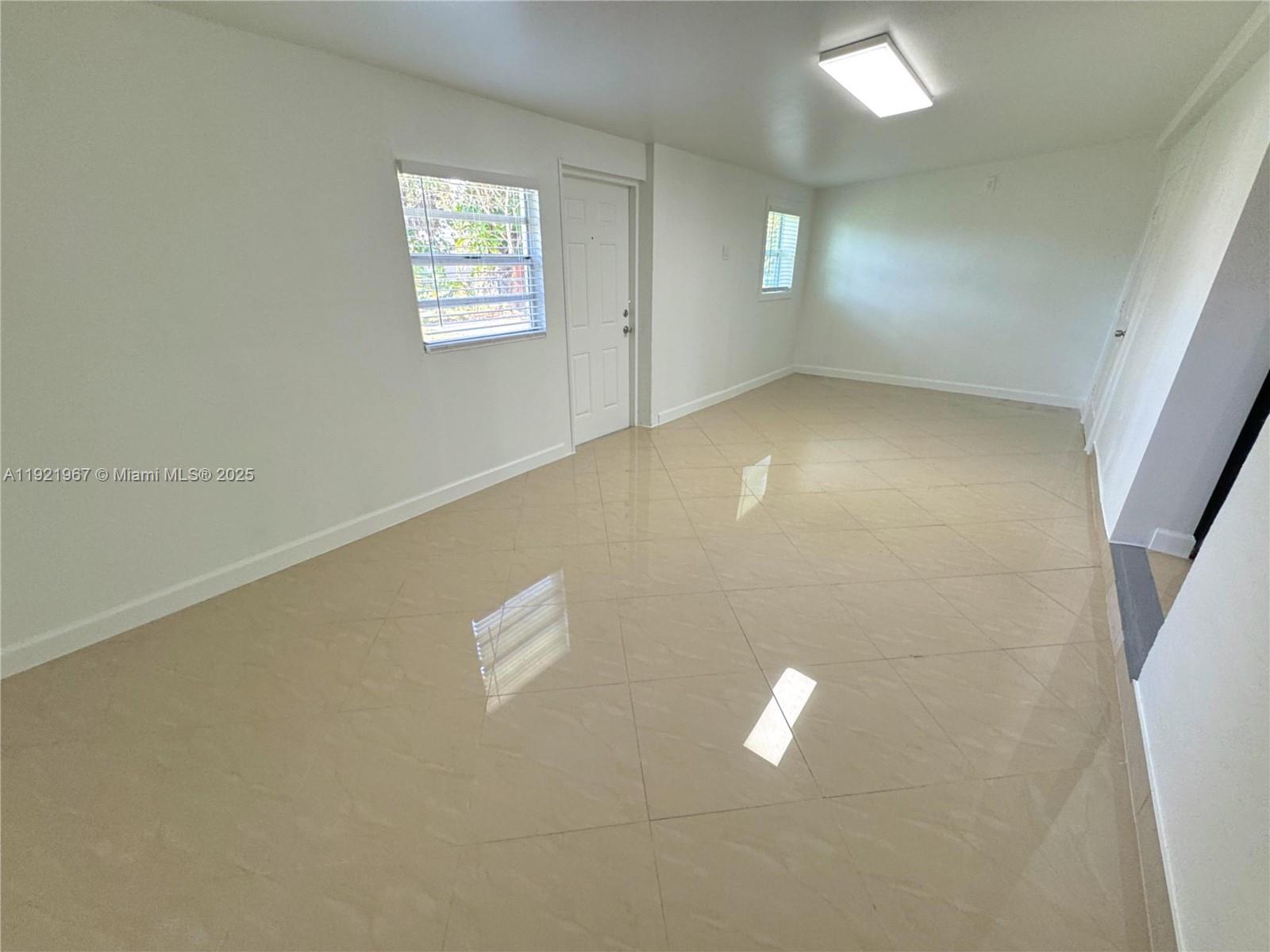 BROADVIEW COUNTRY CLUB - Residential Lease