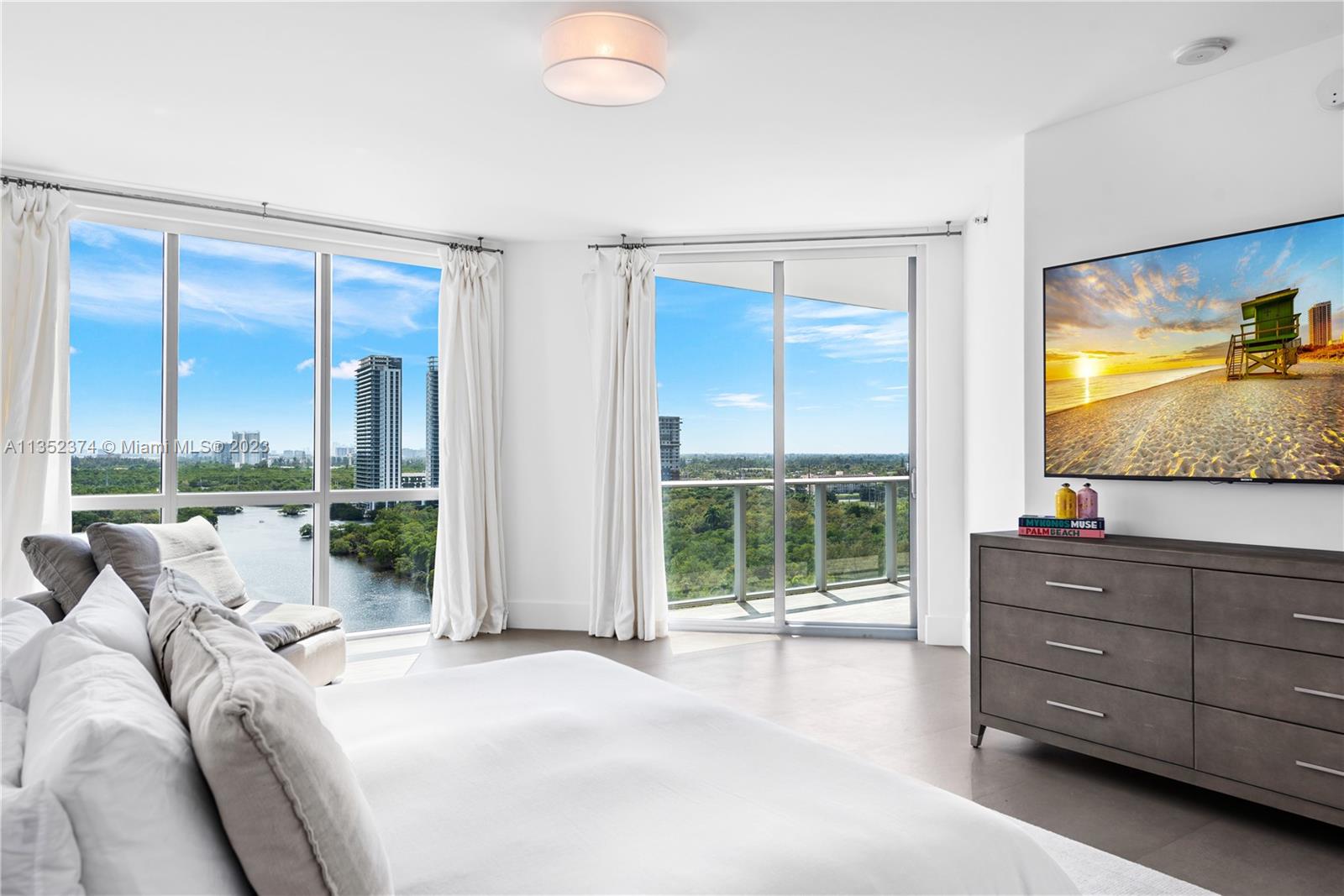 Photo 18 of 51 of 17111 Biscayne Blvd 1406 condo