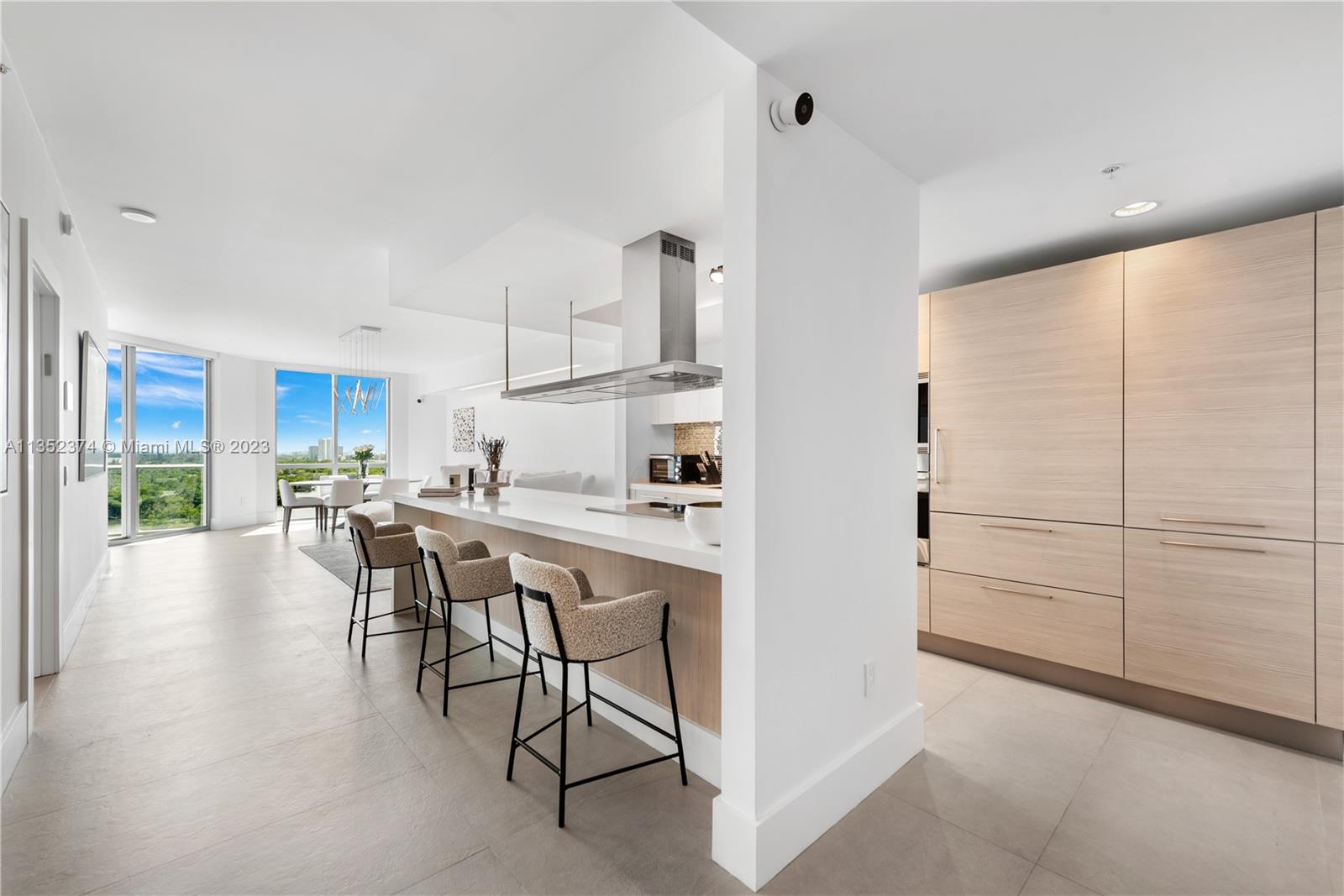 Photo 13 of 51 of 17111 Biscayne Blvd 1406 condo