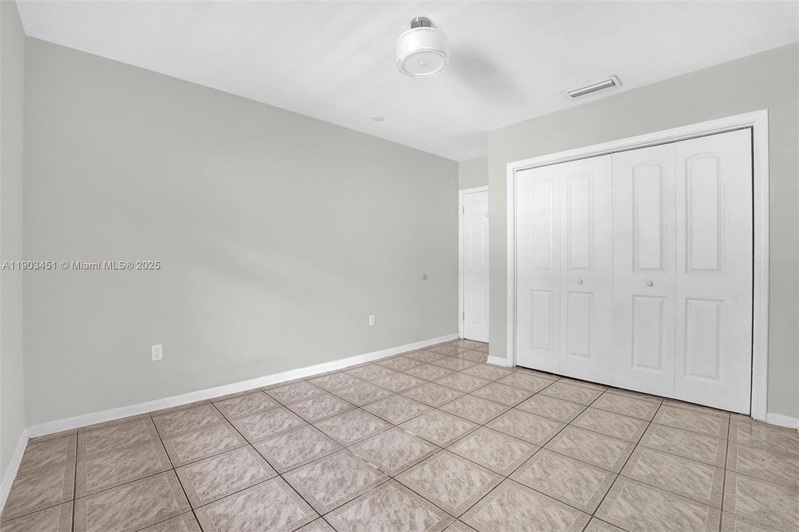 SUNILAND ESTATES - Residential Lease