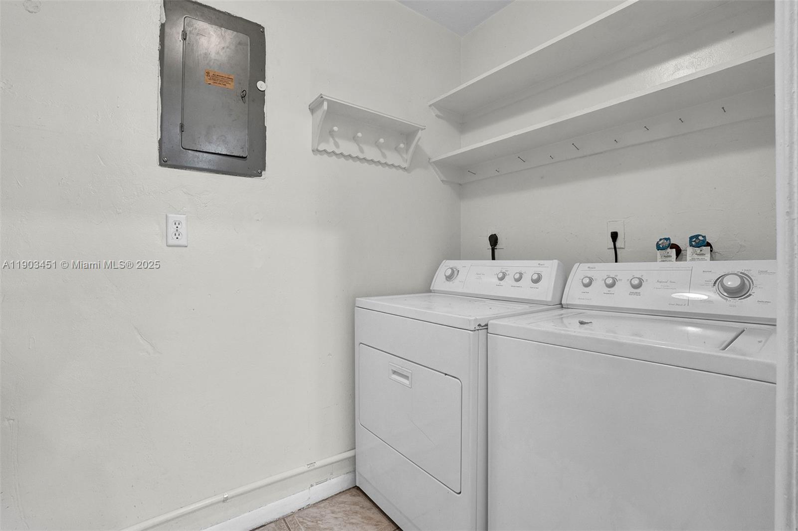 SUNILAND ESTATES - Residential Lease