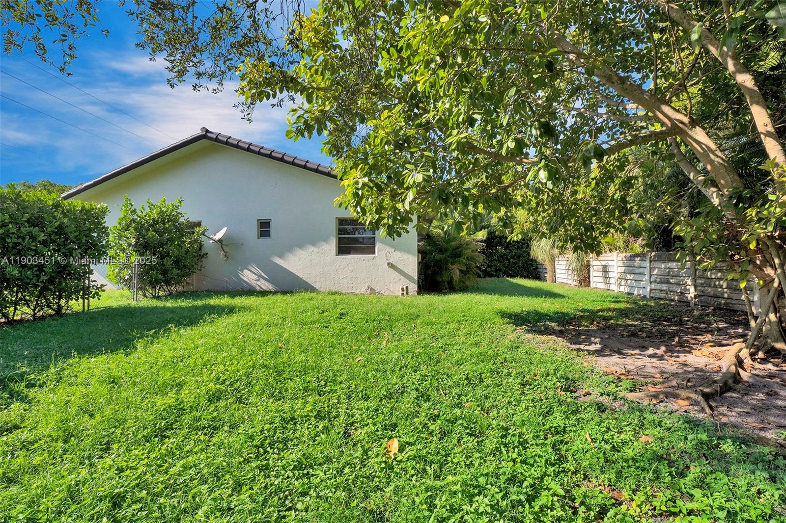 SUNILAND ESTATES - Residential Lease