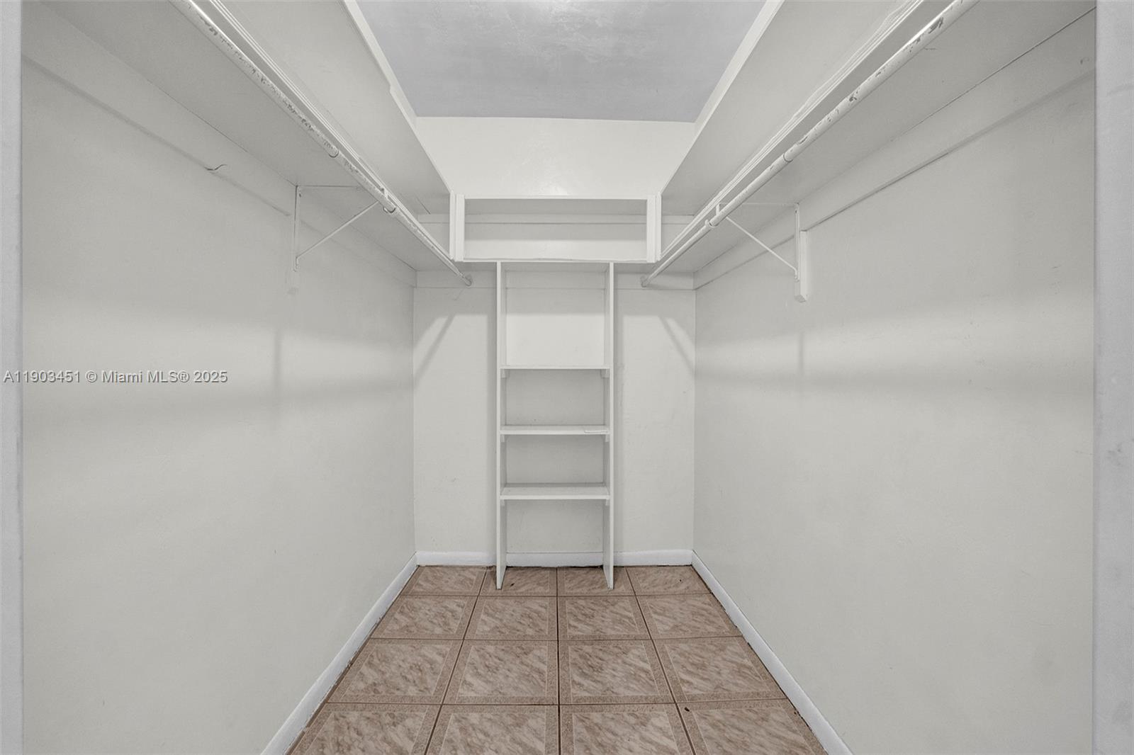 SUNILAND ESTATES - Residential Lease