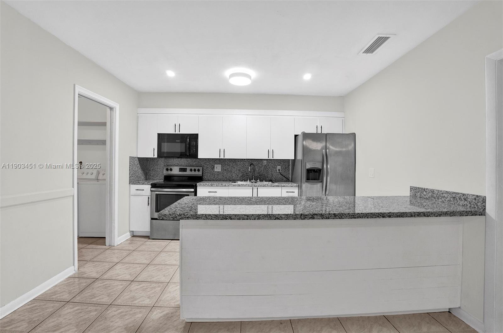 SUNILAND ESTATES - Residential Lease