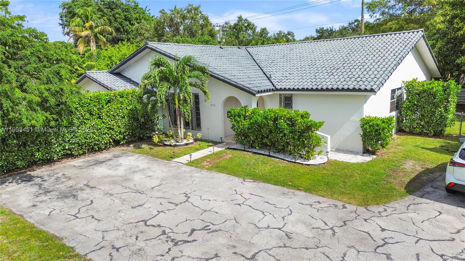 SUNILAND ESTATES - Residential Lease