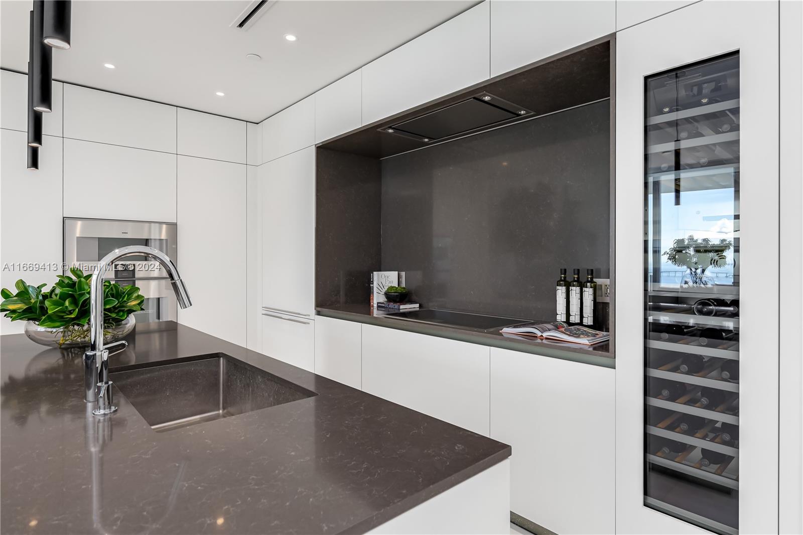 ASTON MARTIN RESIDENCES - Residential