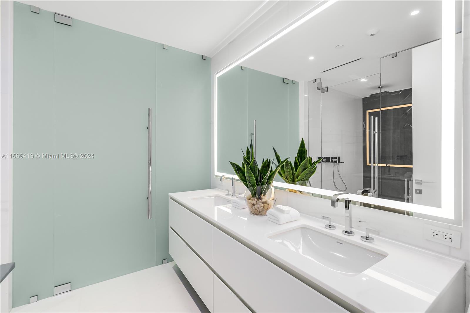 ASTON MARTIN RESIDENCES - Residential