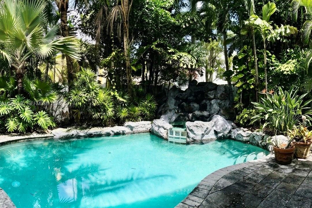 1040 NW 185th Ave