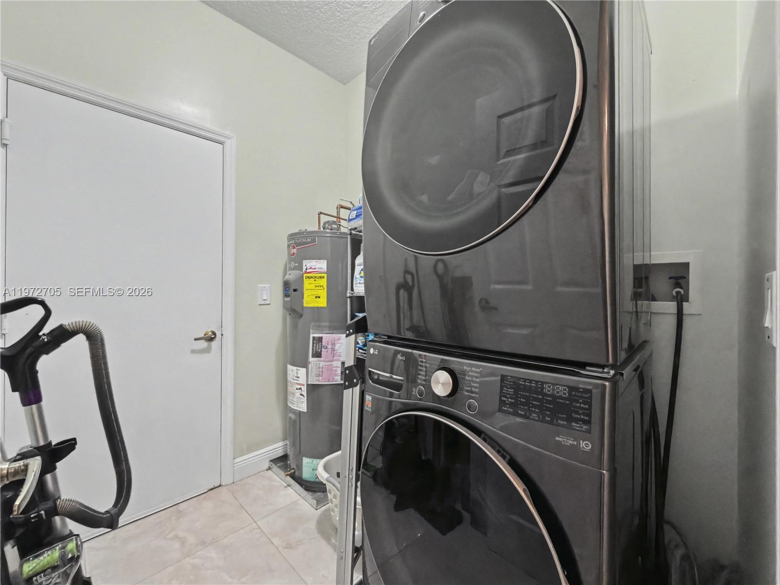 WYNDHAM LAKES NORTH - Residential