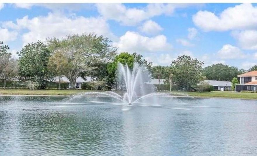 This beautiful home features 3 bedrooms and 2 bathrooms, along with 2 parking spaces and a fully equipped kitchen including a stove, microwave, dishwasher, and refrigerator. Enjoy stunning lake views visible right from the kitchen. The community offers numerous amenities and provides 24- hour gated security, ensuring a safe and confortable living environment, perfect for those seeking convenience, comfort, and tranquility.