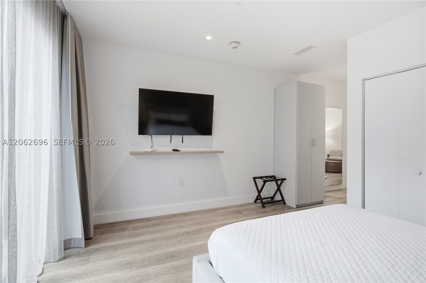 229 SW 9th St 405