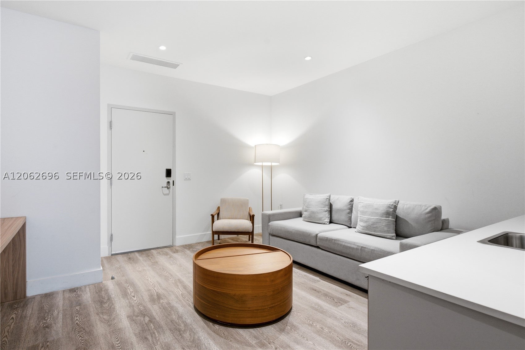 229 SW 9th St 405