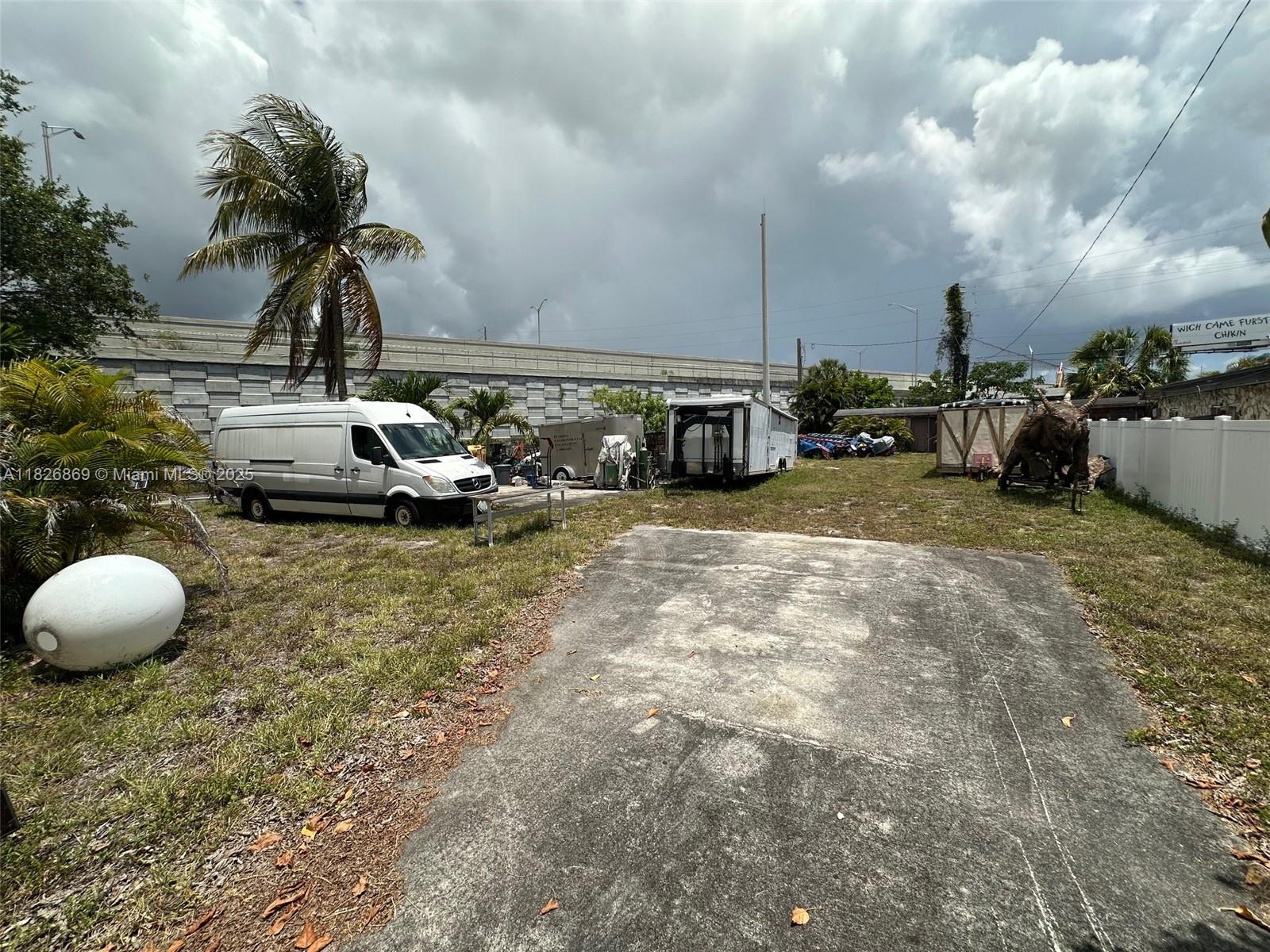 727 NW 43rd Ct