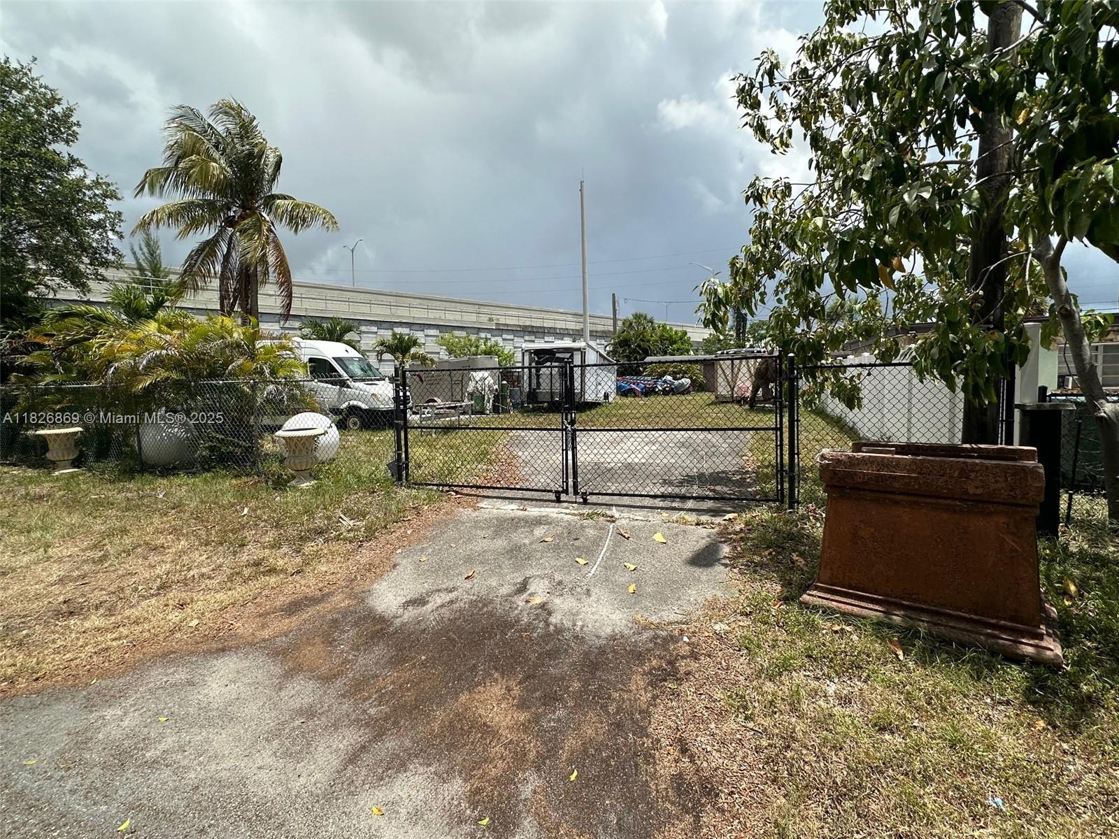 727 NW 43rd Ct