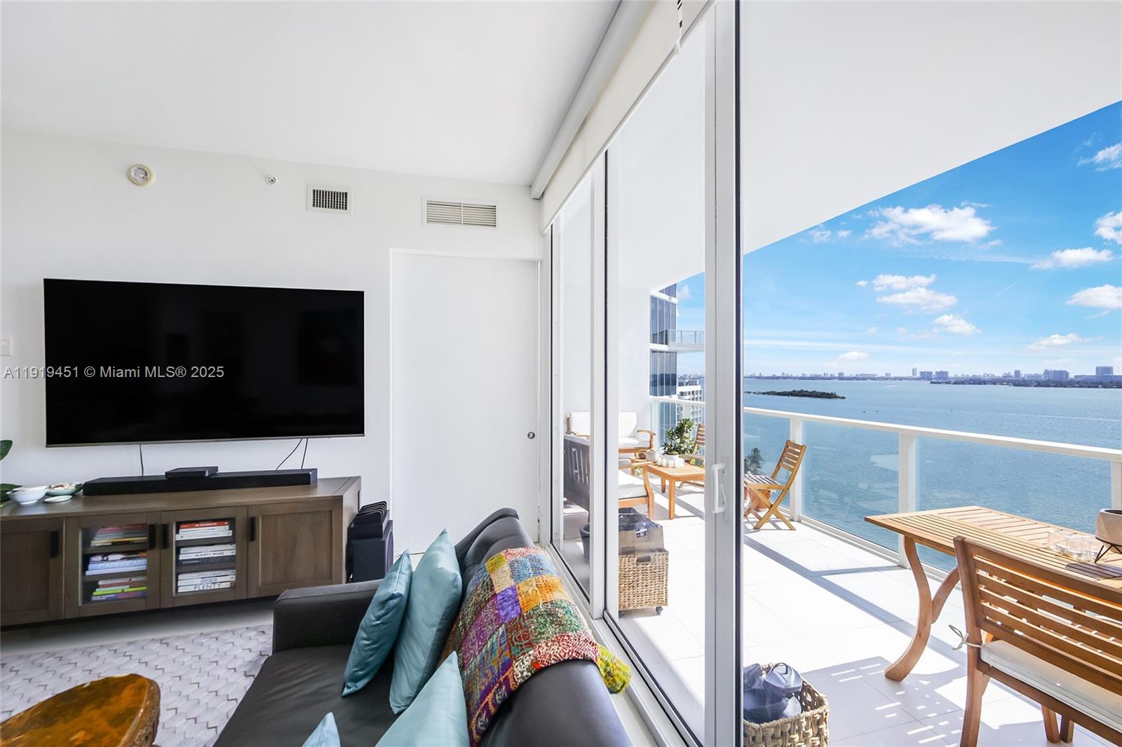 PARAMOUNT BAY CONDO - Residential