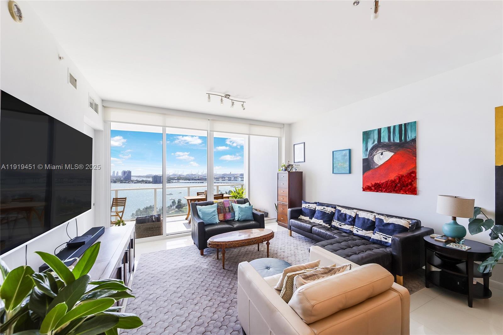 PARAMOUNT BAY CONDO - Residential