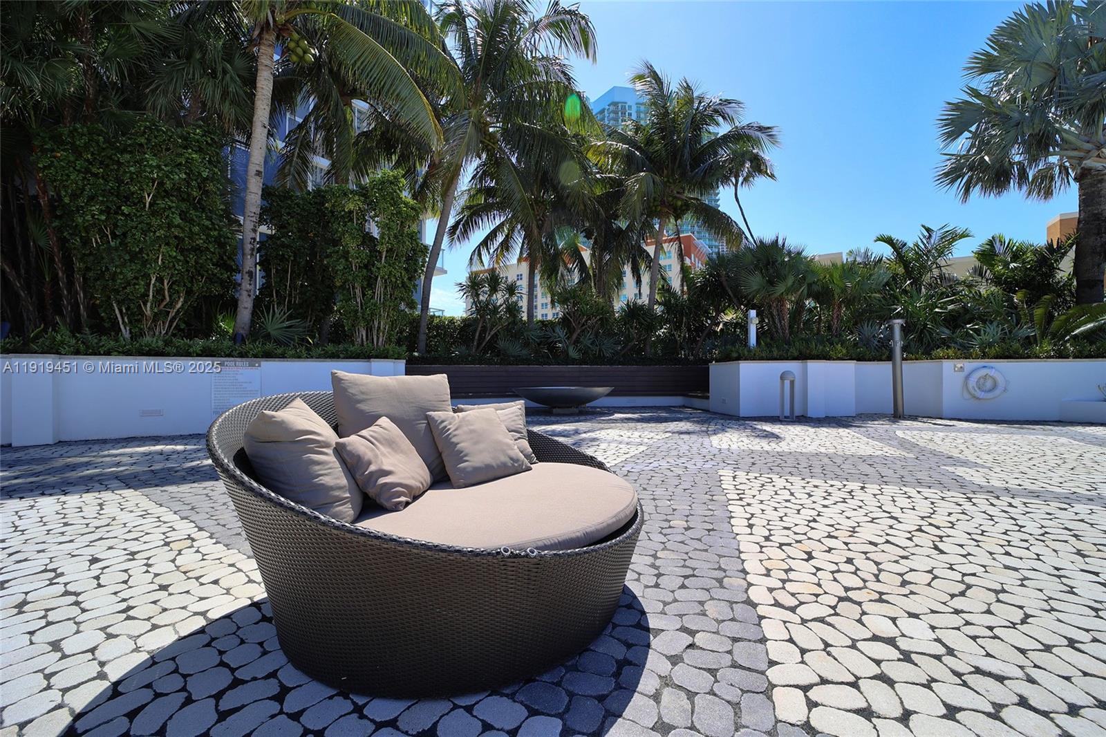 PARAMOUNT BAY CONDO - Residential