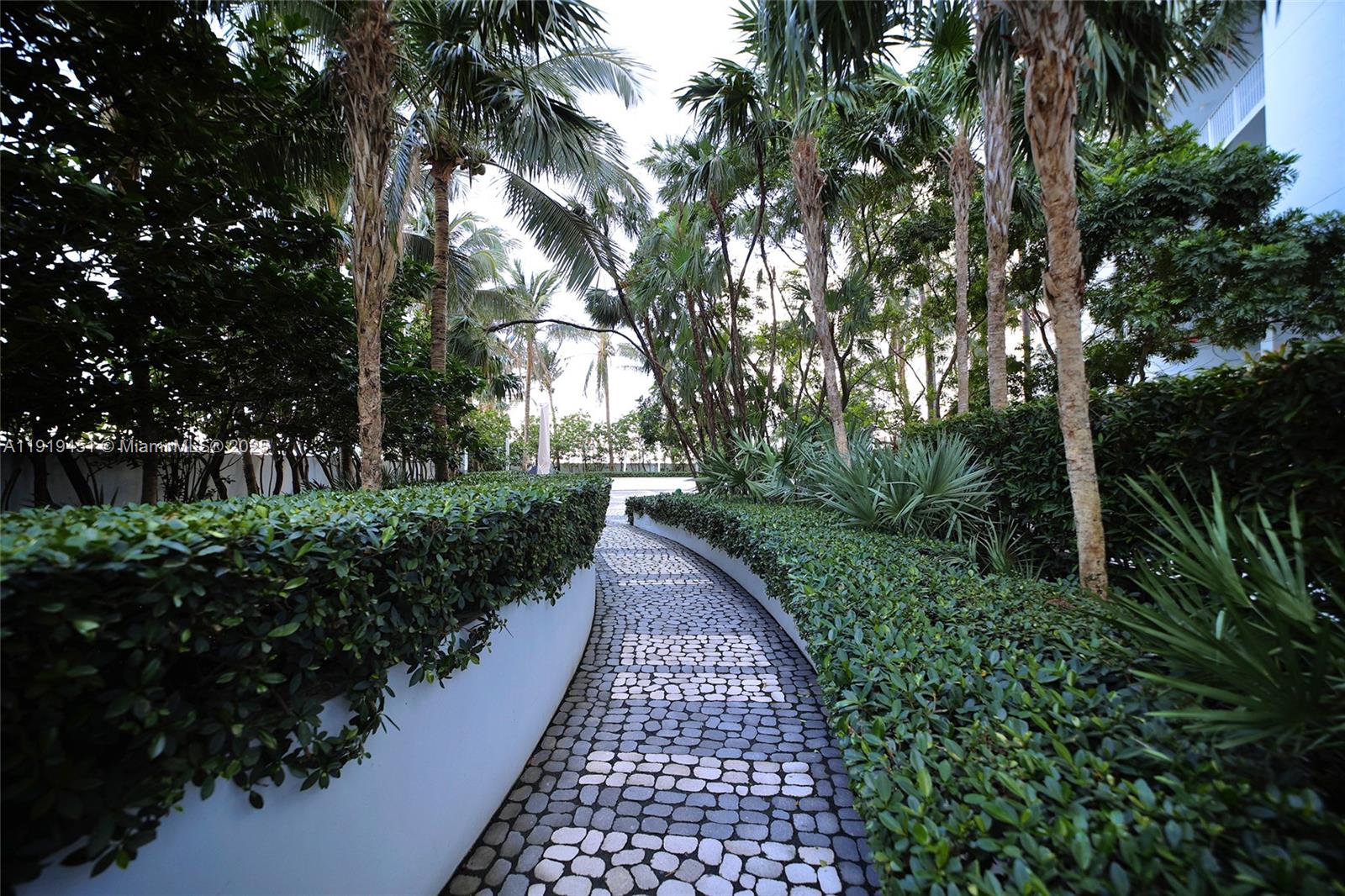 PARAMOUNT BAY CONDO - Residential