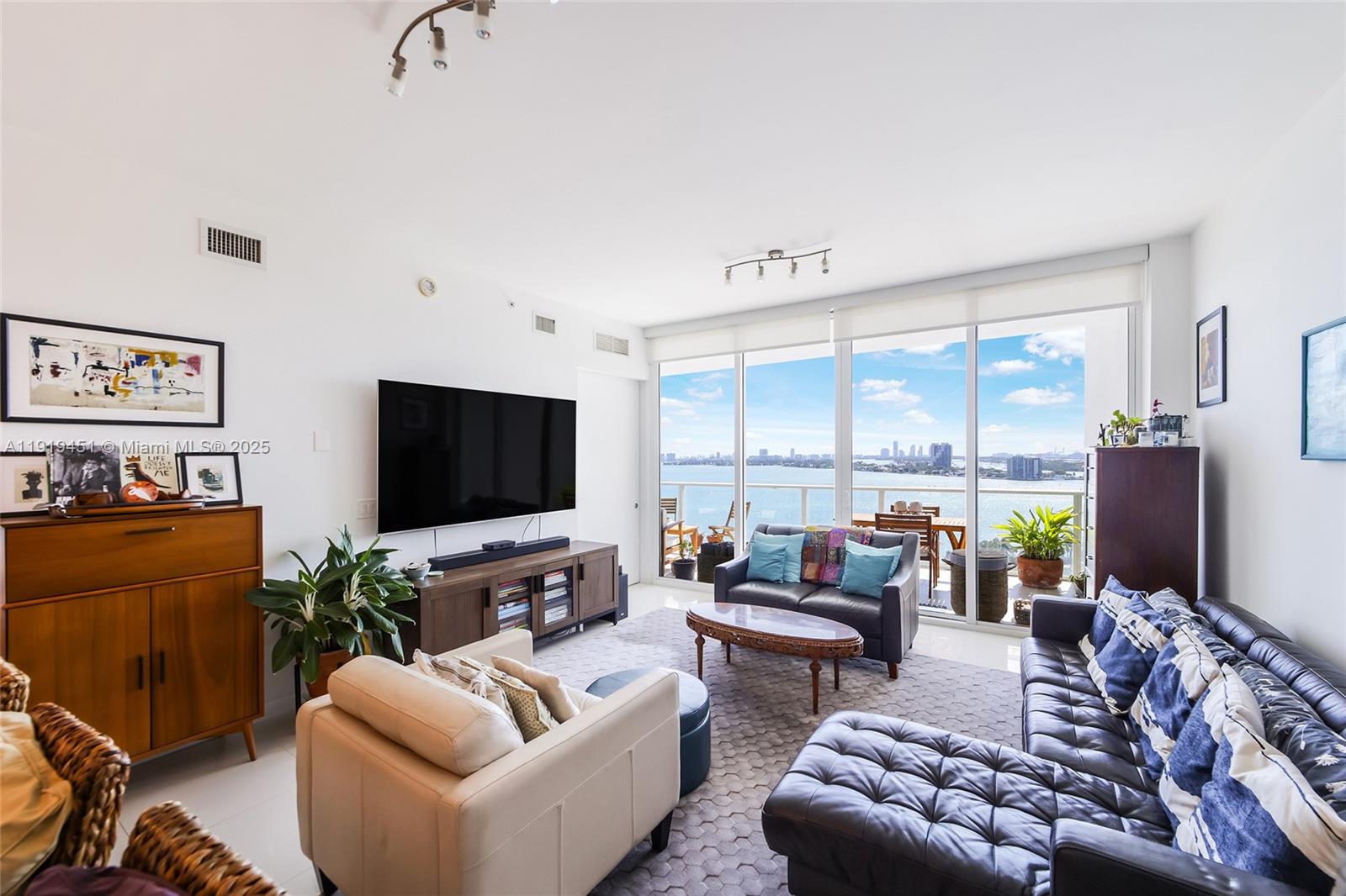 PARAMOUNT BAY CONDO - Residential