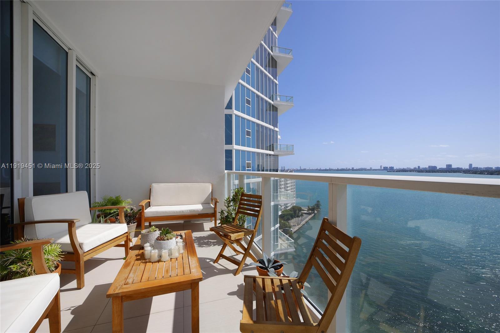 PARAMOUNT BAY CONDO - Residential