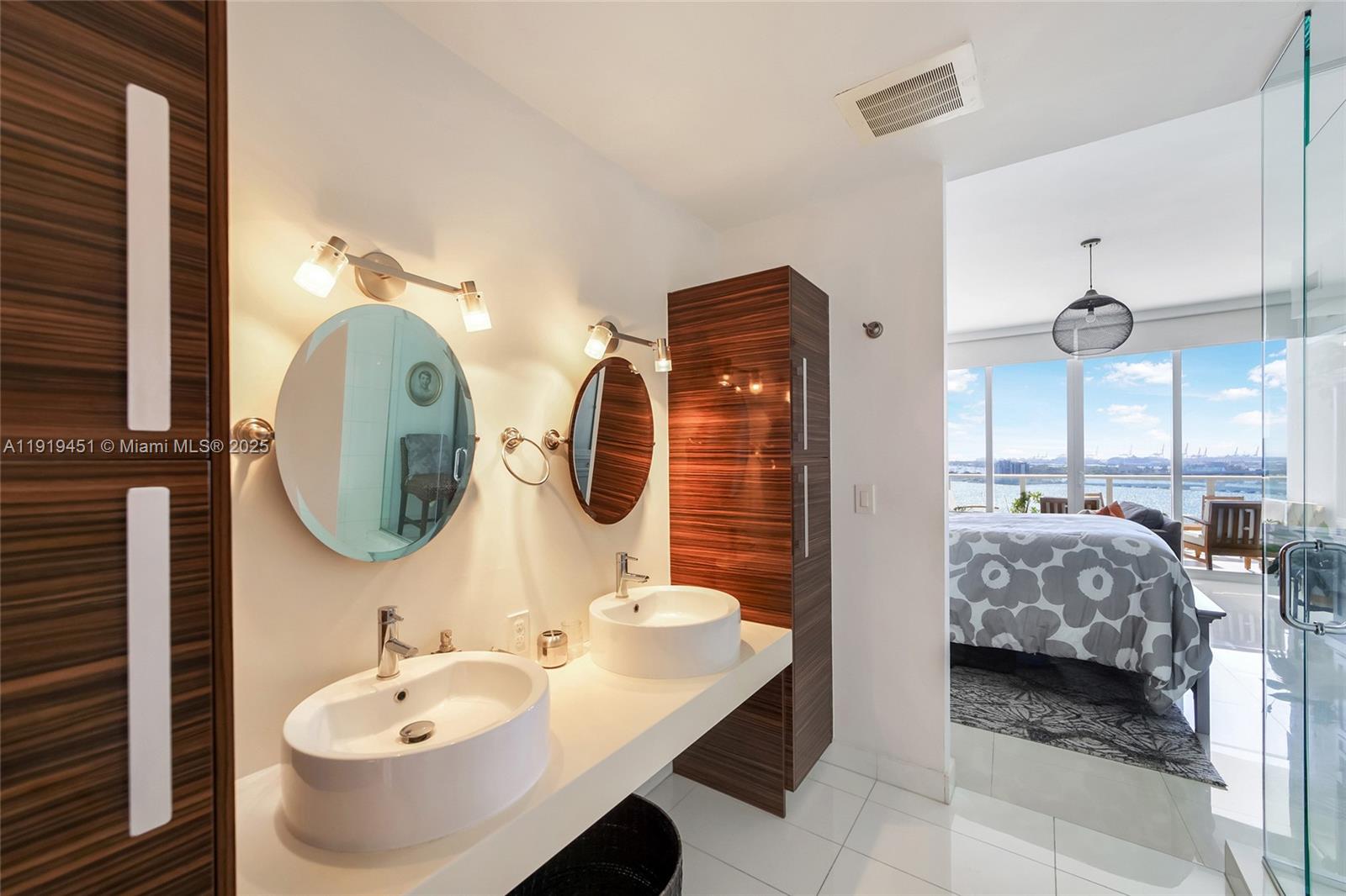 PARAMOUNT BAY CONDO - Residential