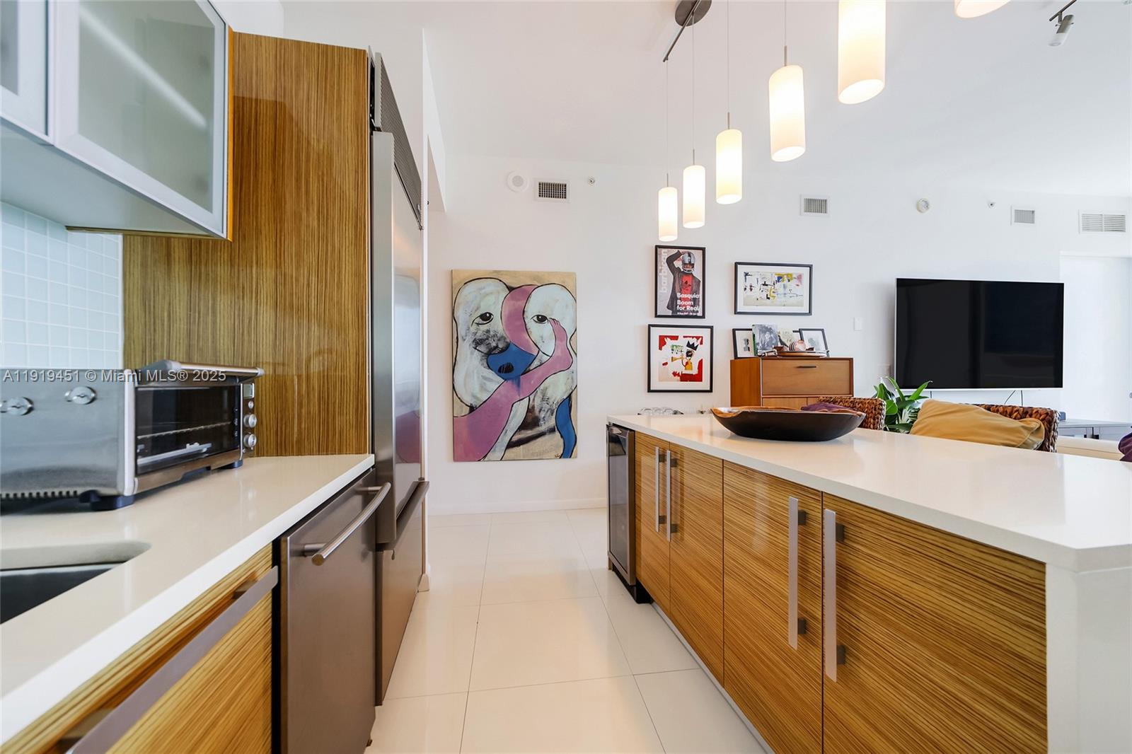 PARAMOUNT BAY CONDO - Residential