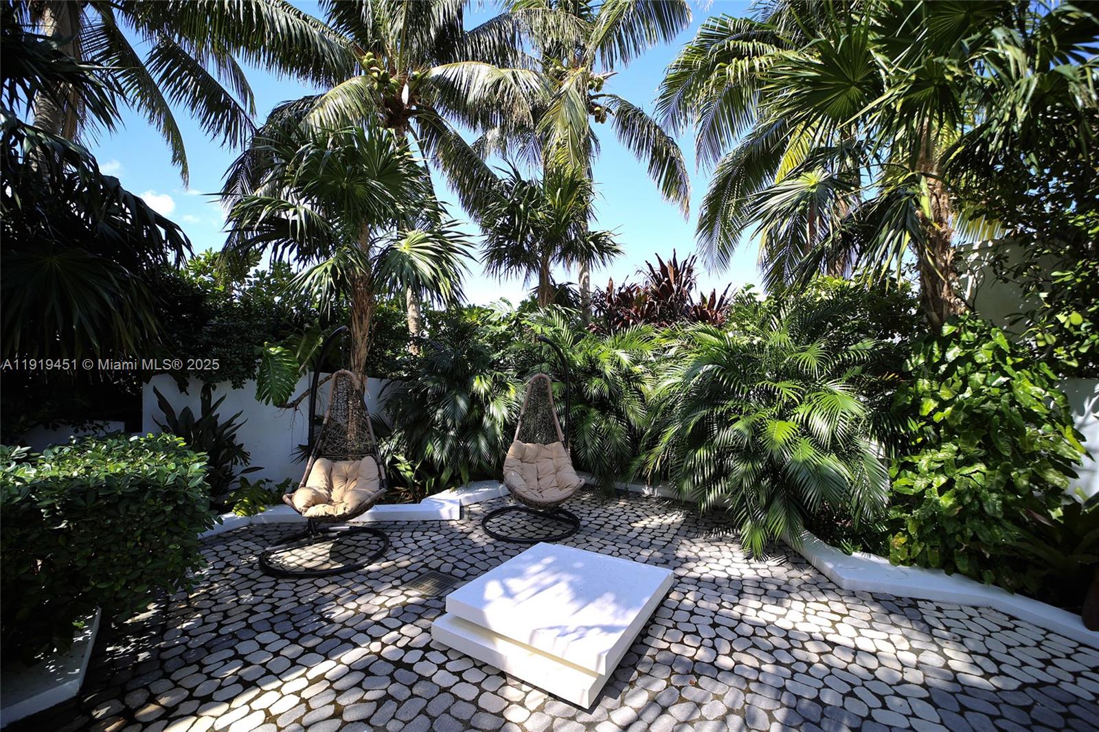 PARAMOUNT BAY CONDO - Residential