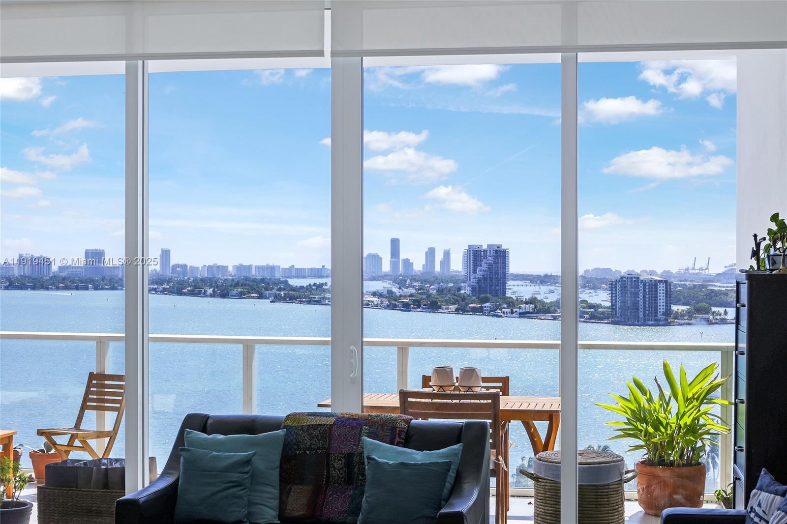 PARAMOUNT BAY CONDO - Residential