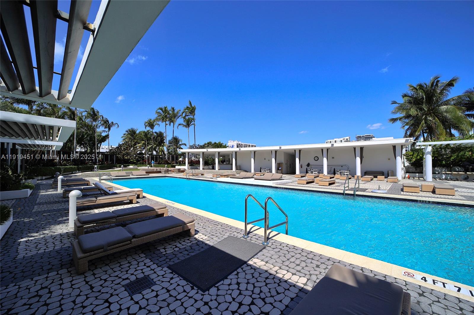 PARAMOUNT BAY CONDO - Residential