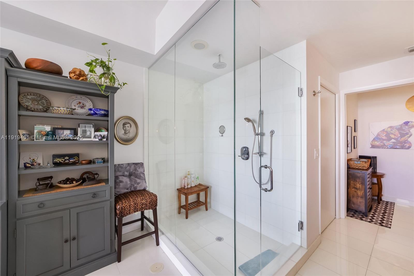 PARAMOUNT BAY CONDO - Residential