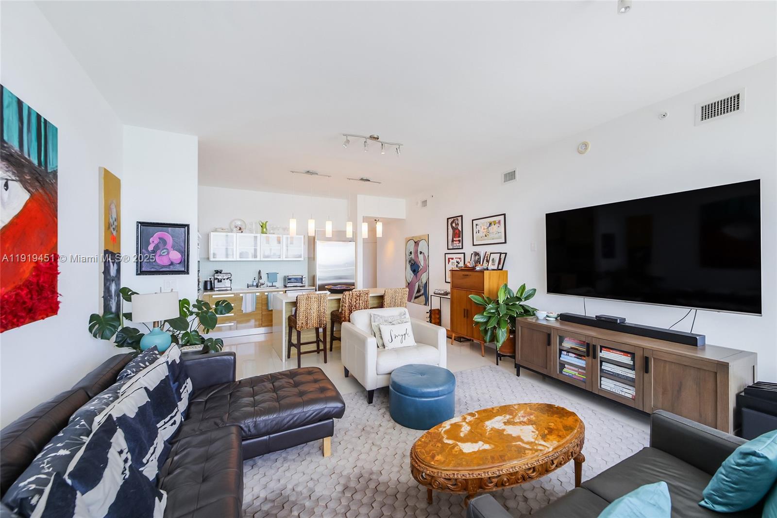 PARAMOUNT BAY CONDO - Residential