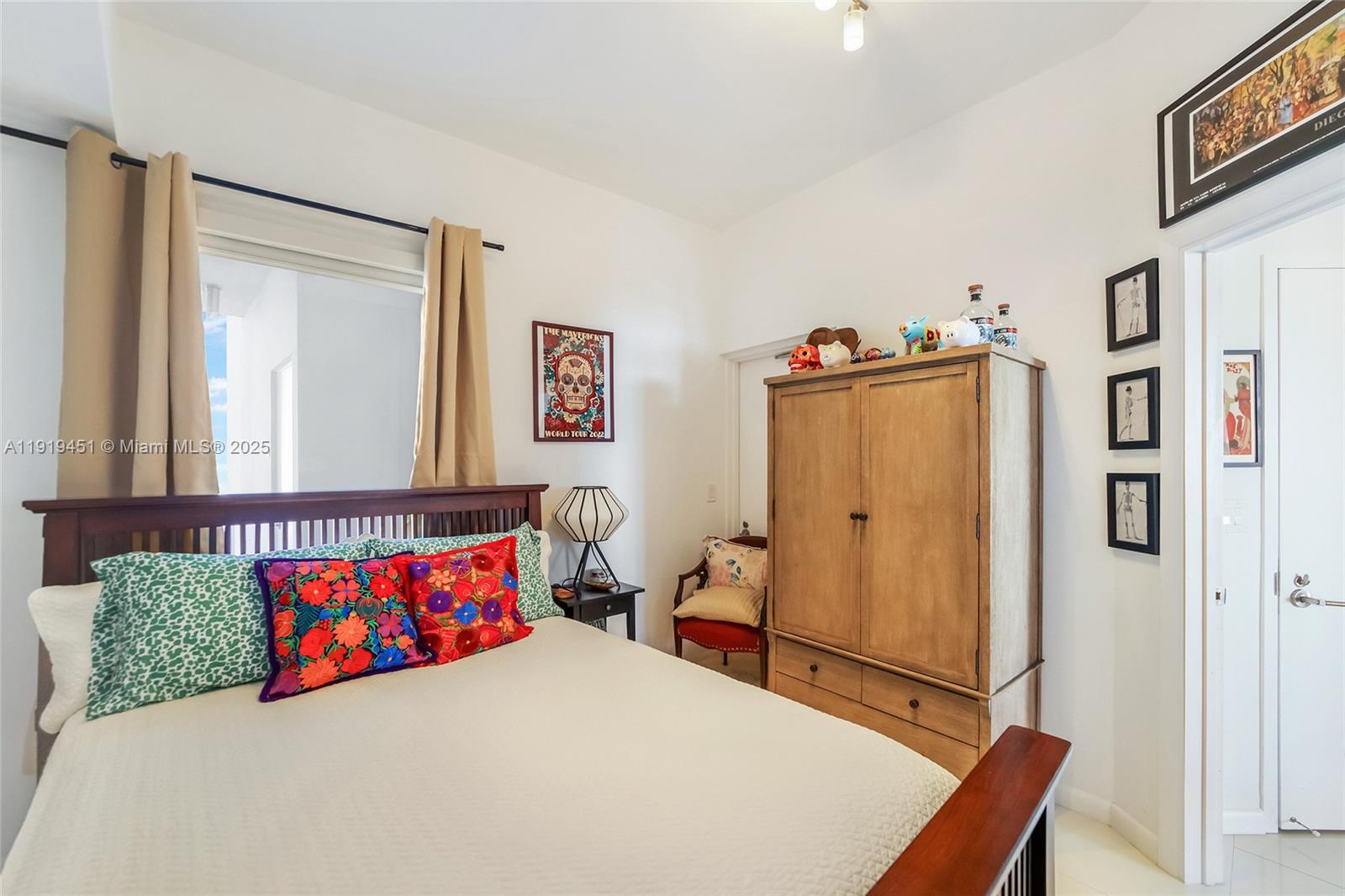 PARAMOUNT BAY CONDO - Residential