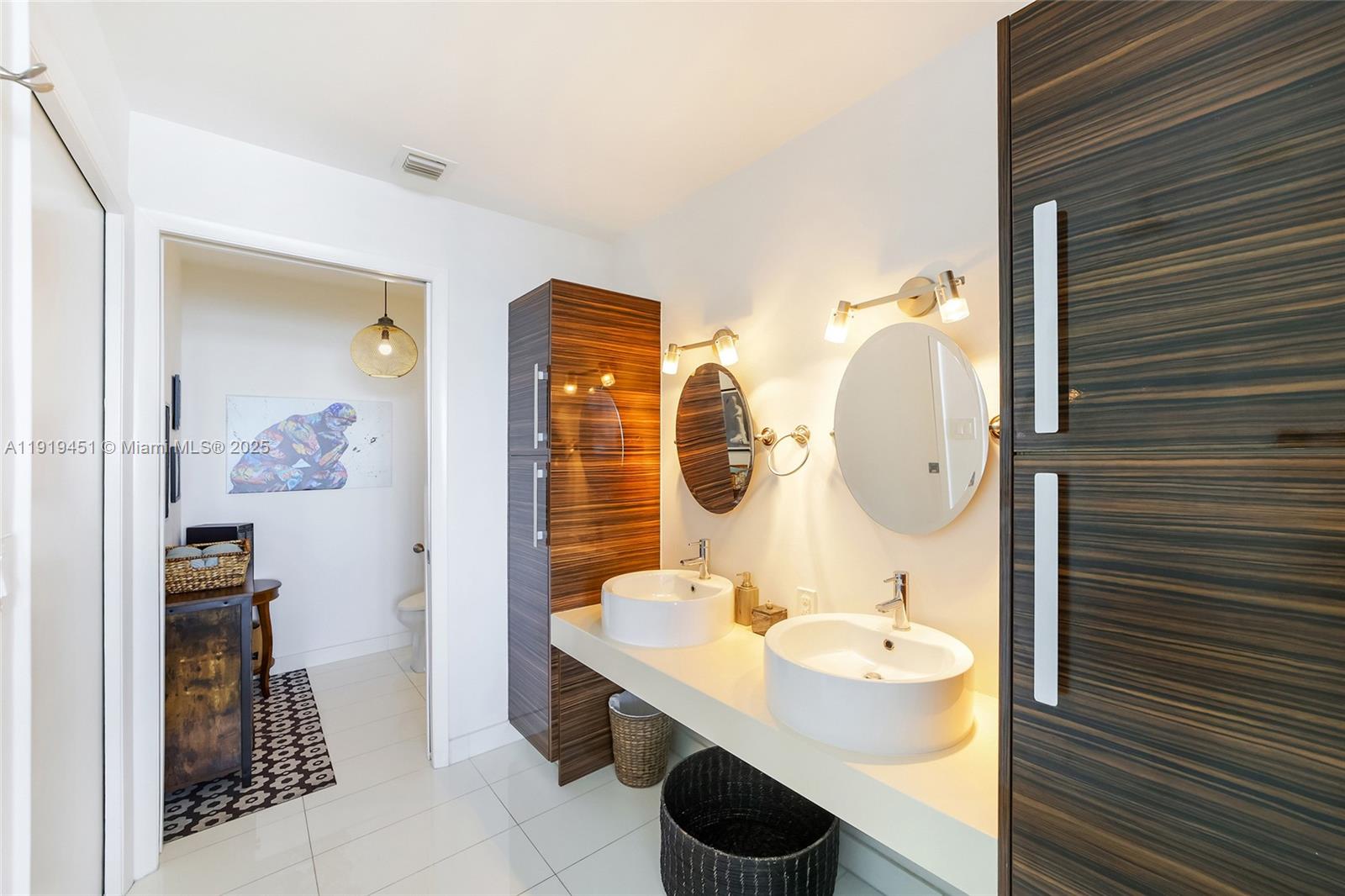 PARAMOUNT BAY CONDO - Residential