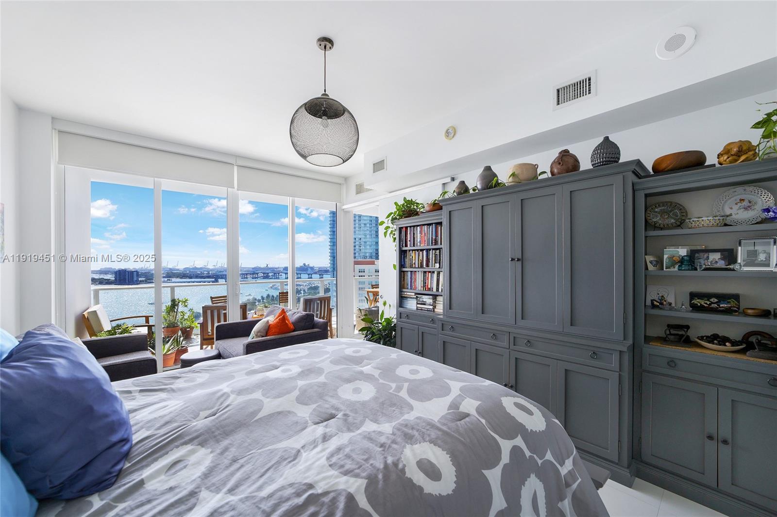 PARAMOUNT BAY CONDO - Residential