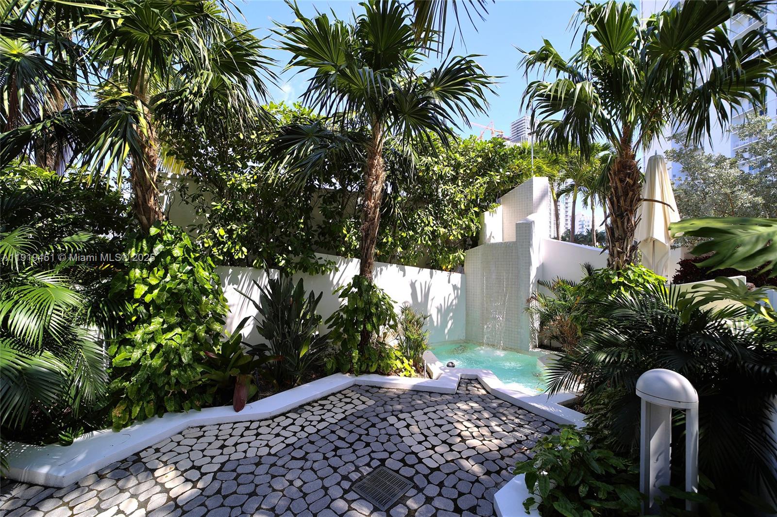 PARAMOUNT BAY CONDO - Residential