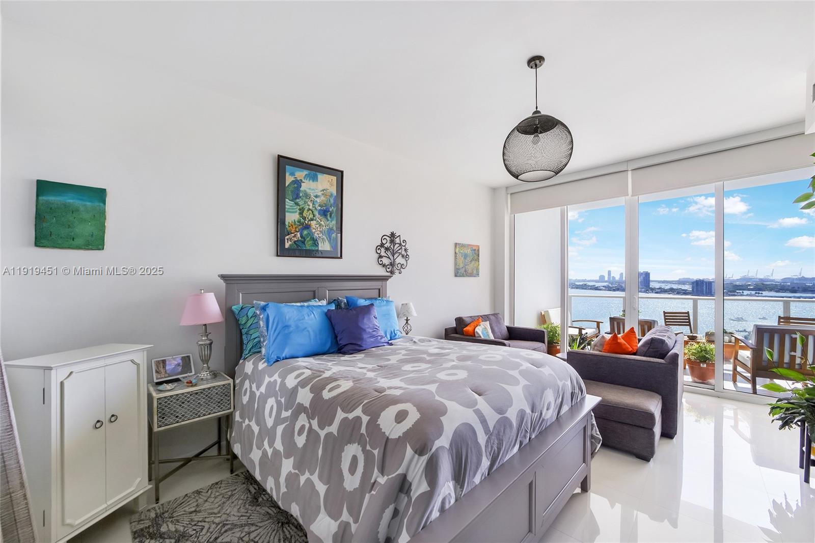 PARAMOUNT BAY CONDO - Residential