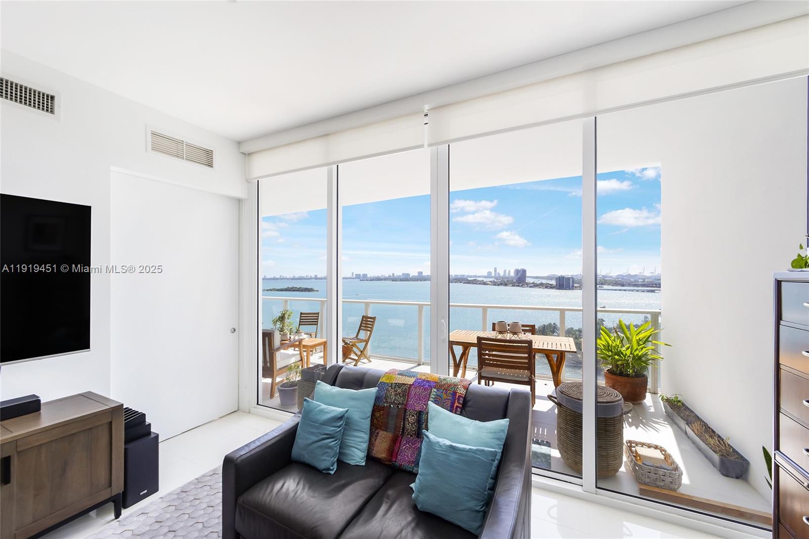 PARAMOUNT BAY CONDO - Residential