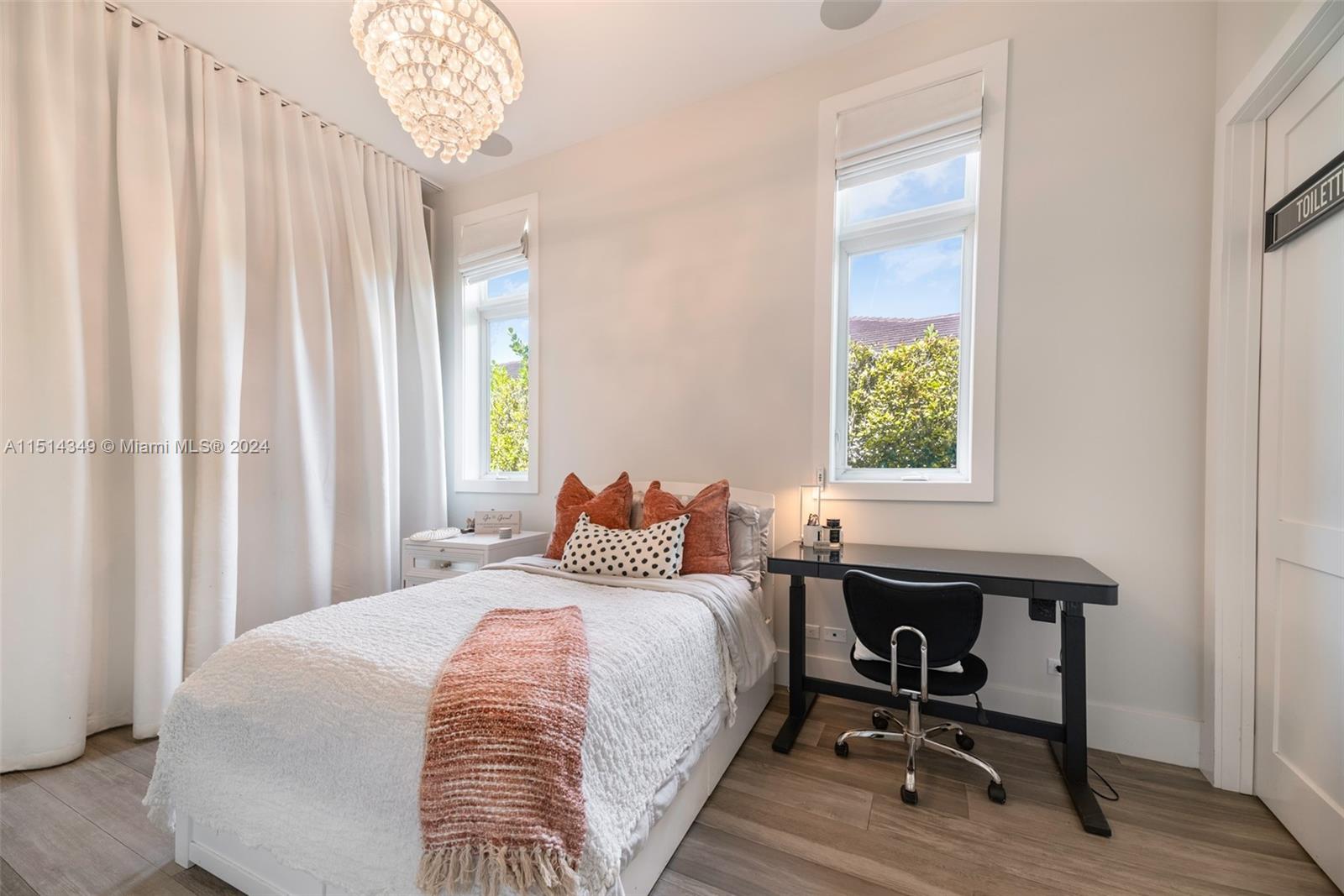 FAIRWAY MANORS - Residential