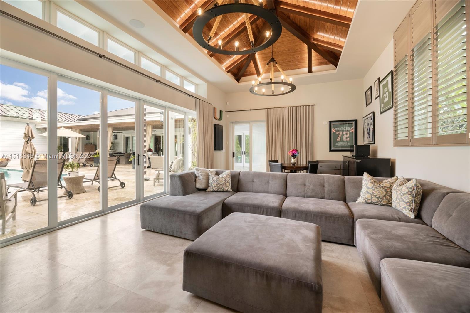 FAIRWAY MANORS - Residential