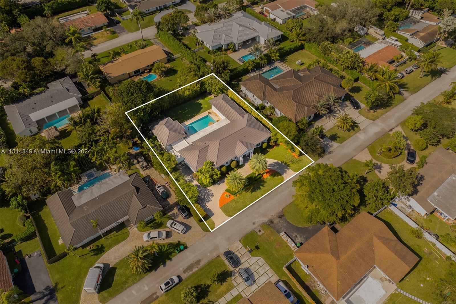 FAIRWAY MANORS - Residential