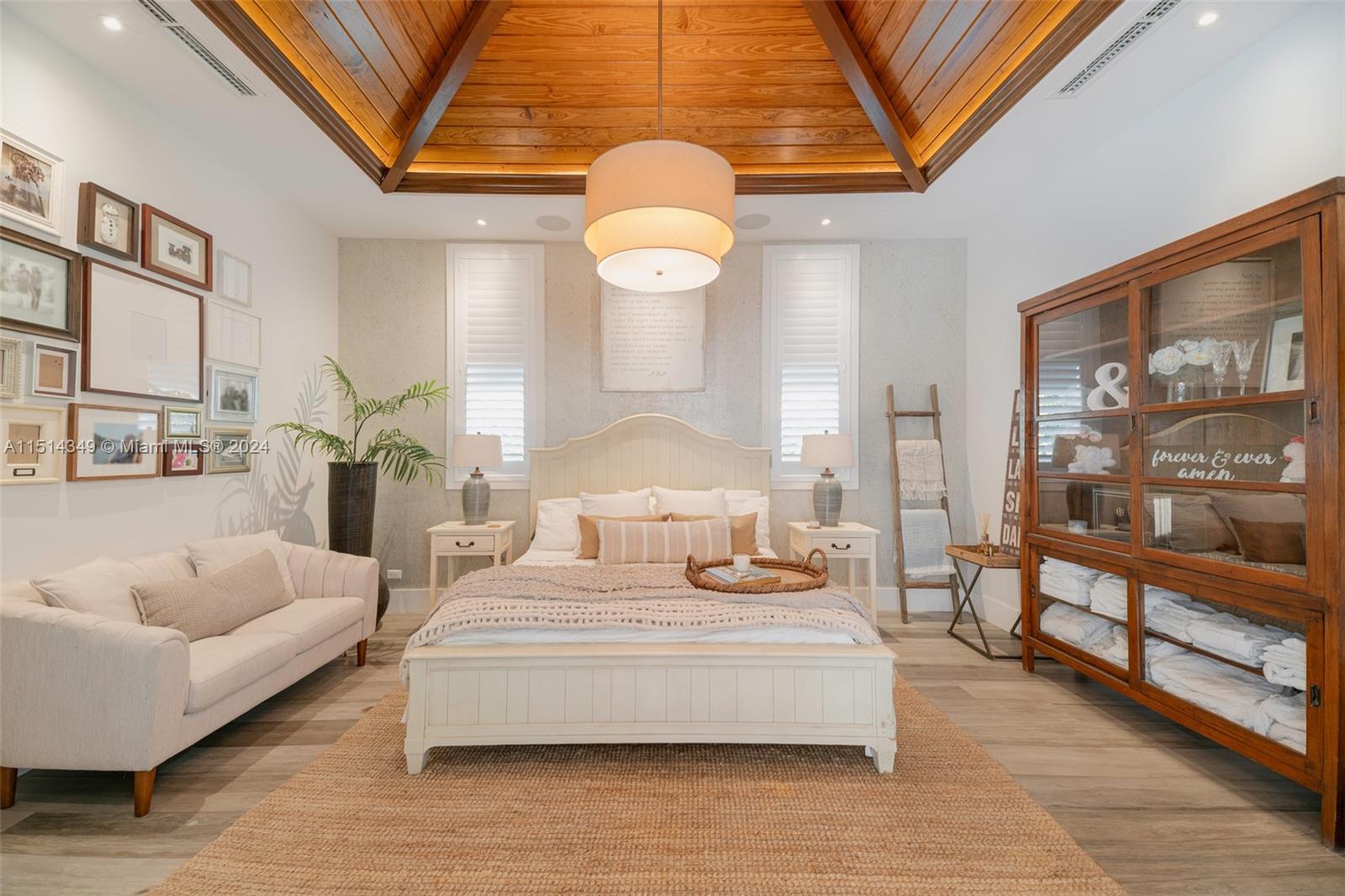 FAIRWAY MANORS - Residential