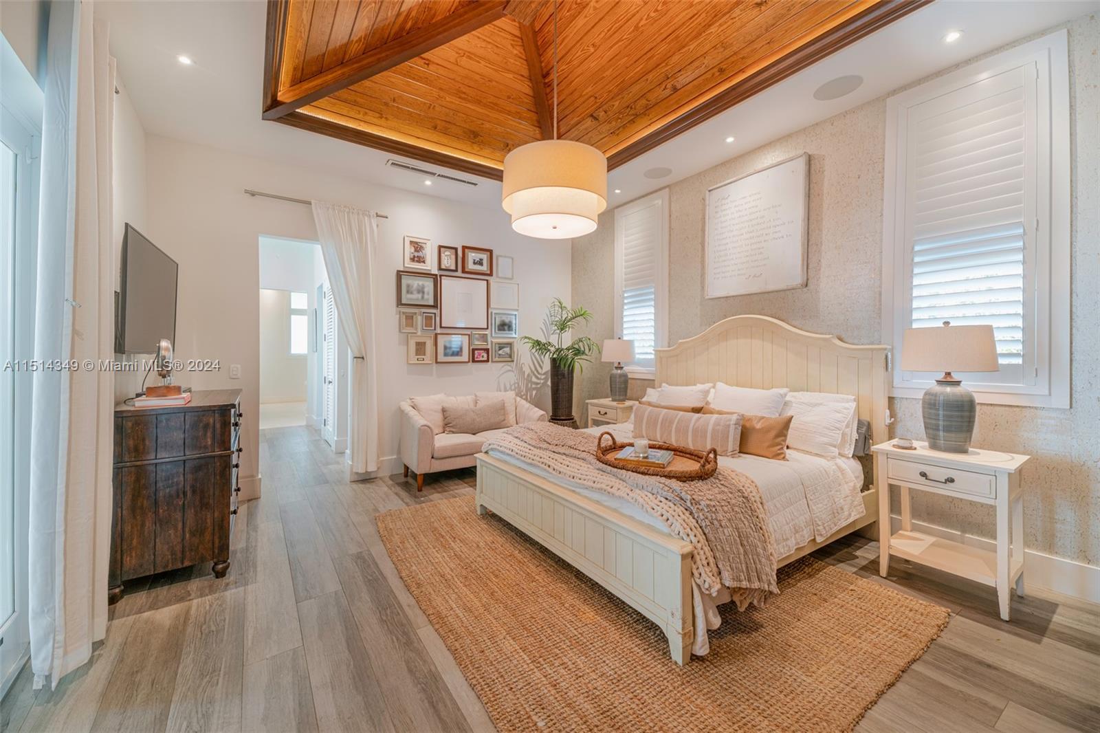 FAIRWAY MANORS - Residential