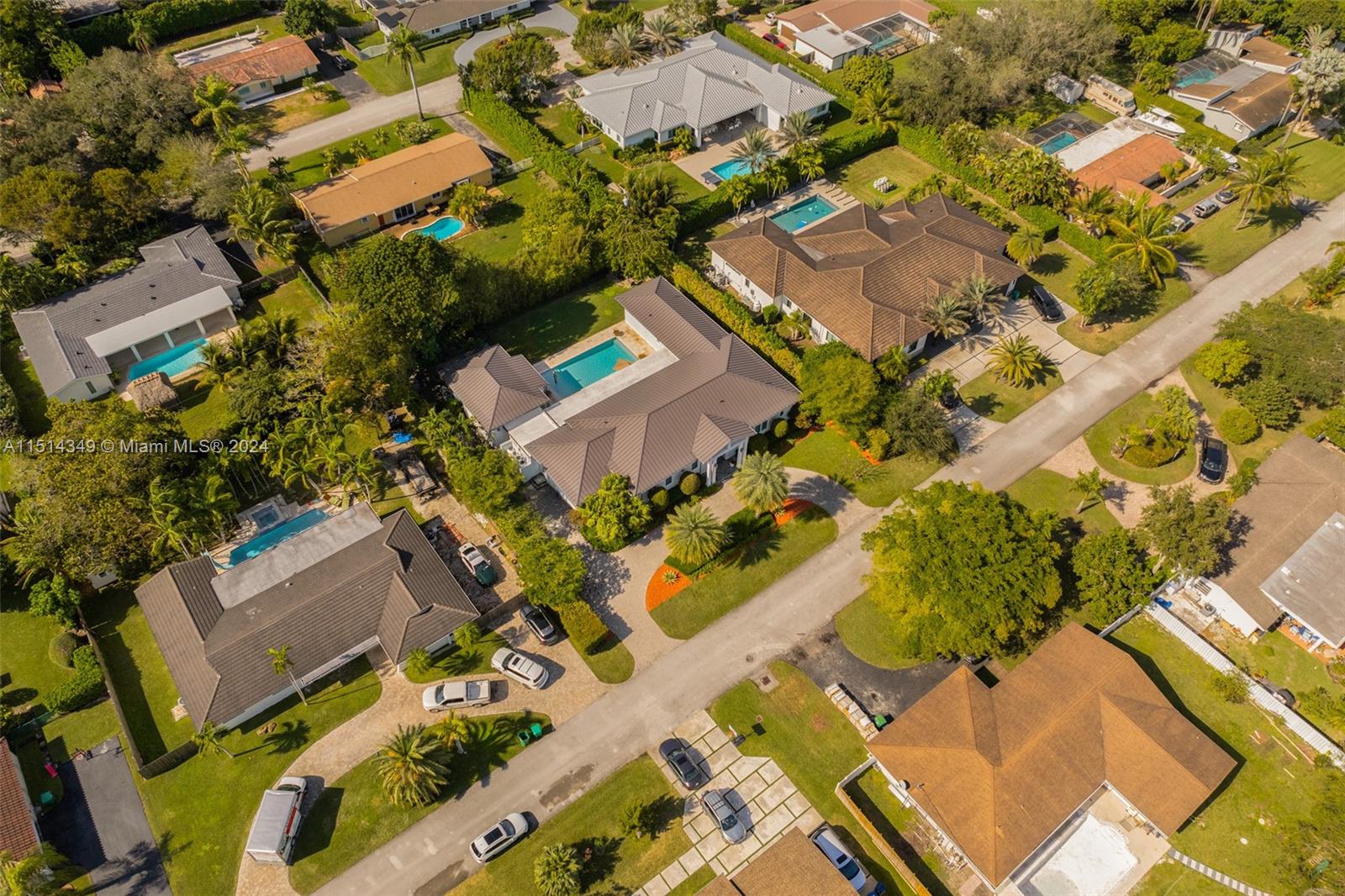 FAIRWAY MANORS - Residential