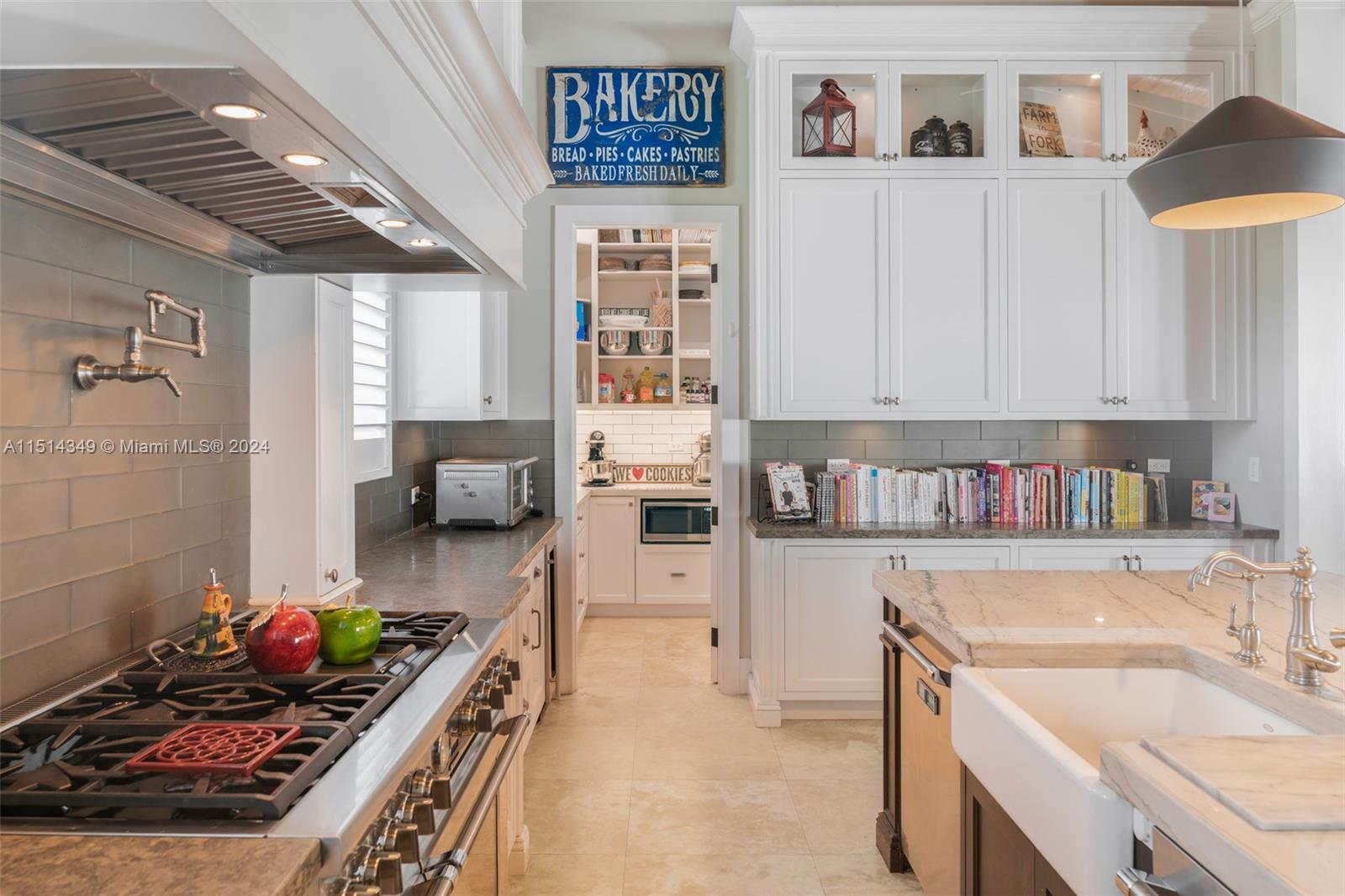 FAIRWAY MANORS - Residential