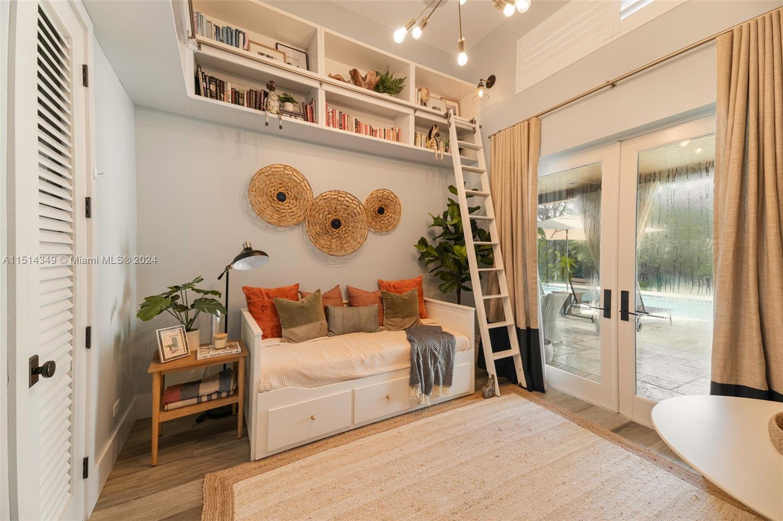 FAIRWAY MANORS - Residential