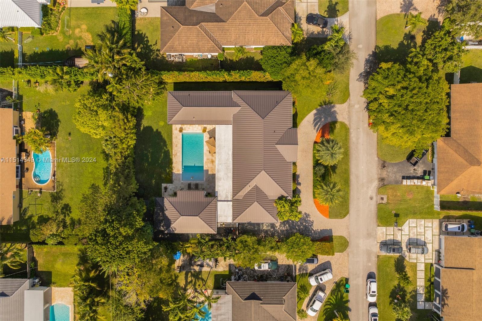 FAIRWAY MANORS - Residential