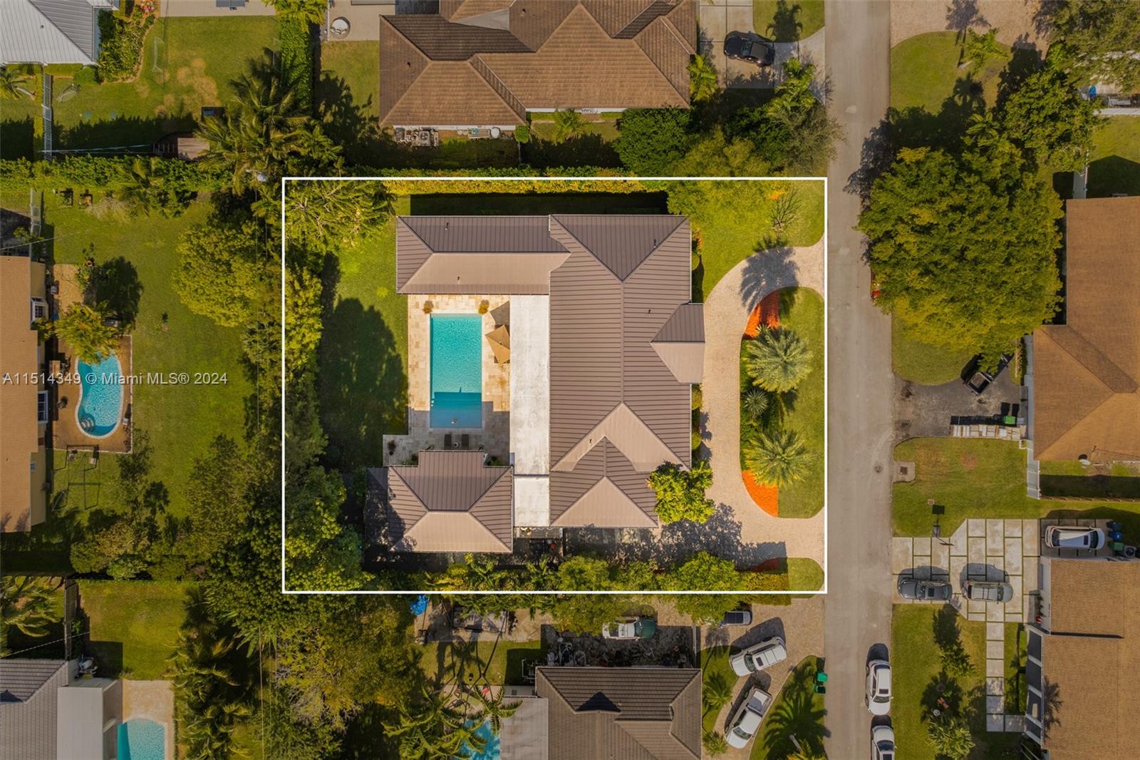 FAIRWAY MANORS - Residential