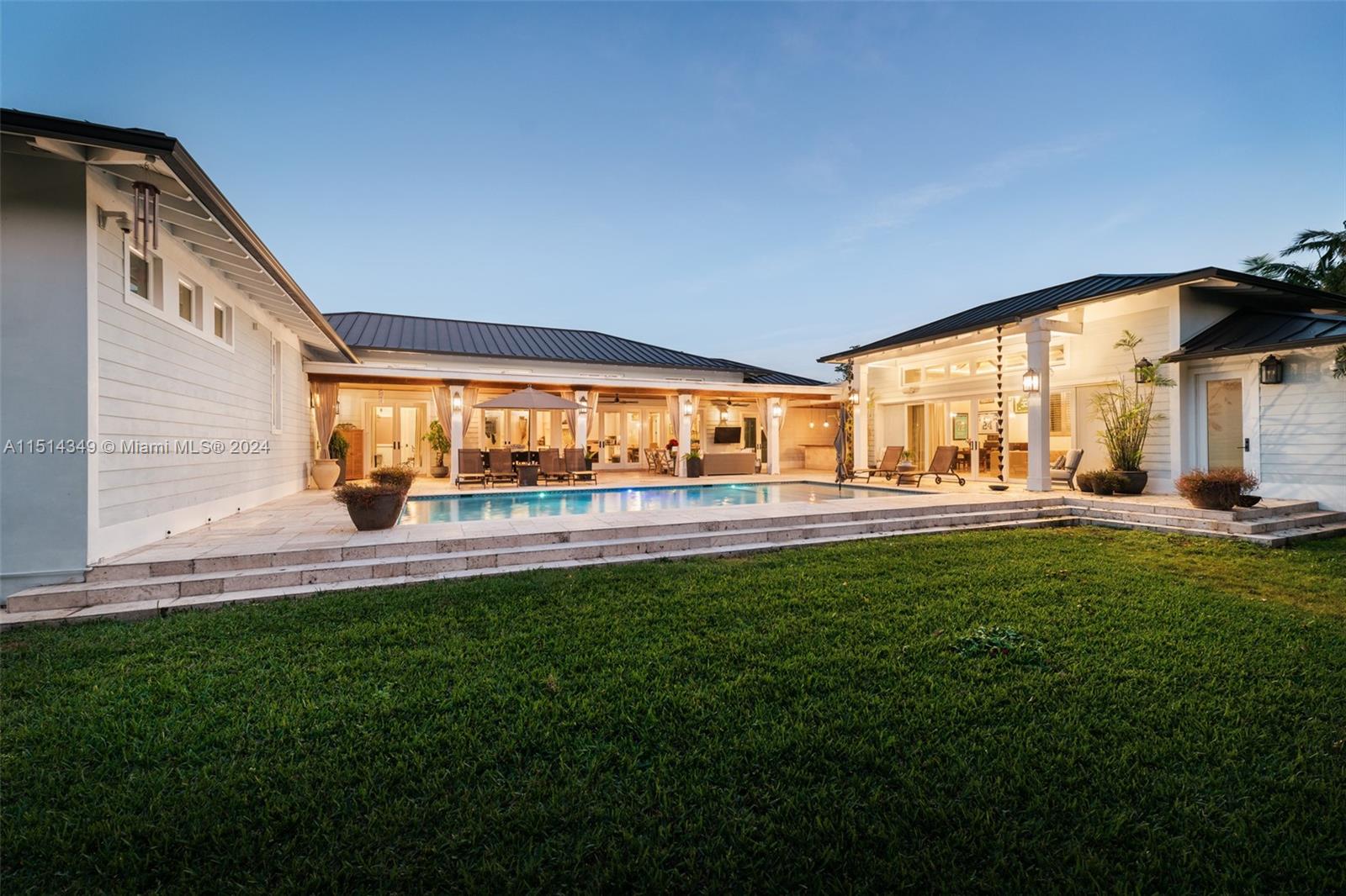 FAIRWAY MANORS - Residential