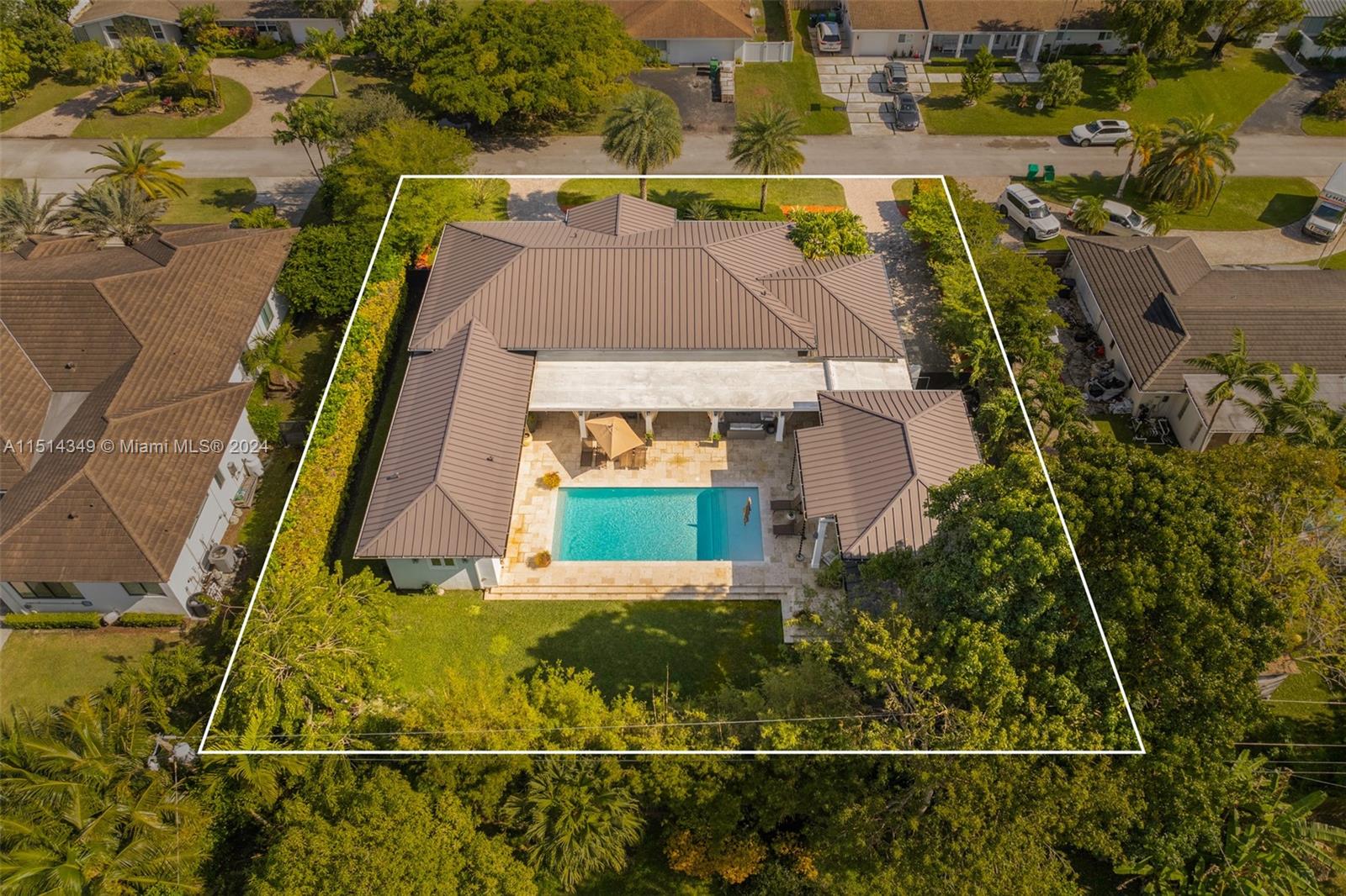 FAIRWAY MANORS - Residential