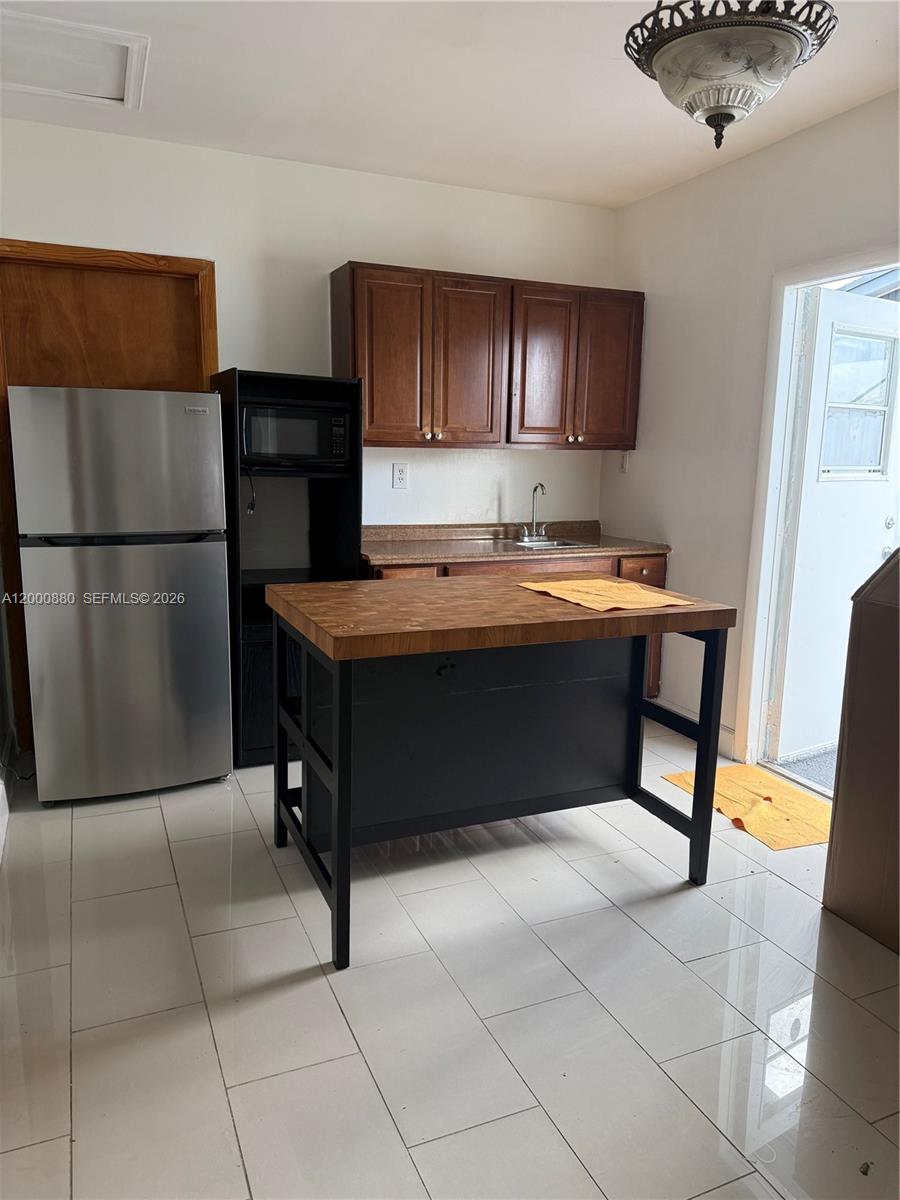 WINSTON PARK UNIT 7 - Residential Lease